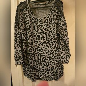 Leopard Print Long Sleeve Tunic in Black and Gray